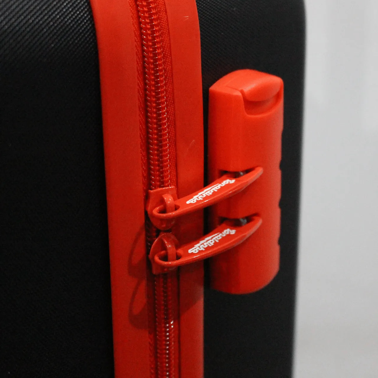 Mala Infantil 10kg Enaldinho Preta Luxcel Com Rodas 360°